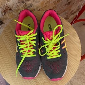 ASIC running shoes size 7